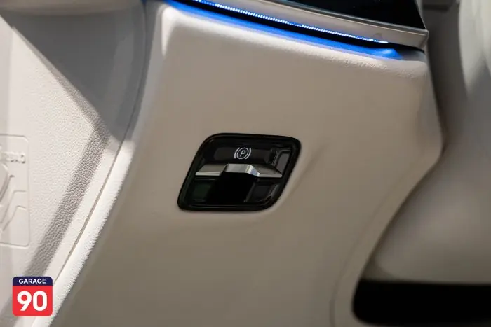 Mercedes-Benz E300 2024 - صورة 15