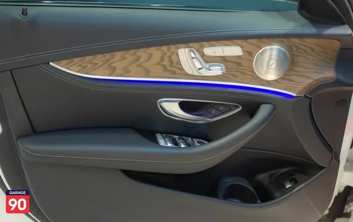 Mercedes-Benz E200 2023 - صورة 18