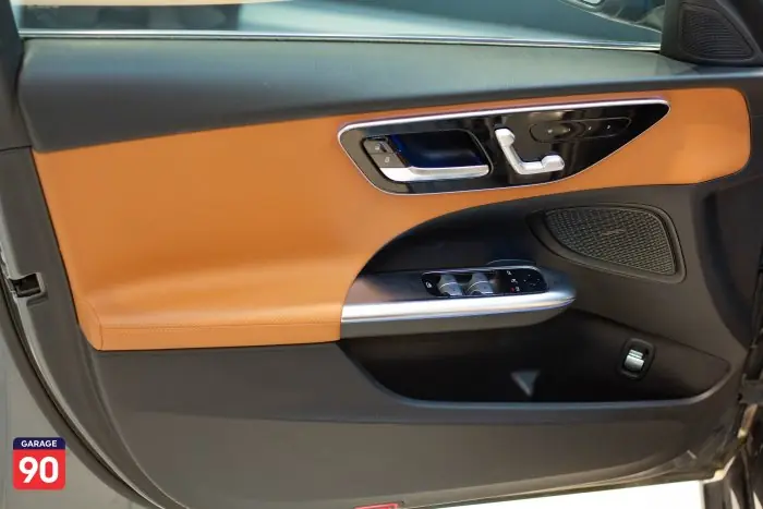 Mercedes-Benz C180 2023 - صورة 18