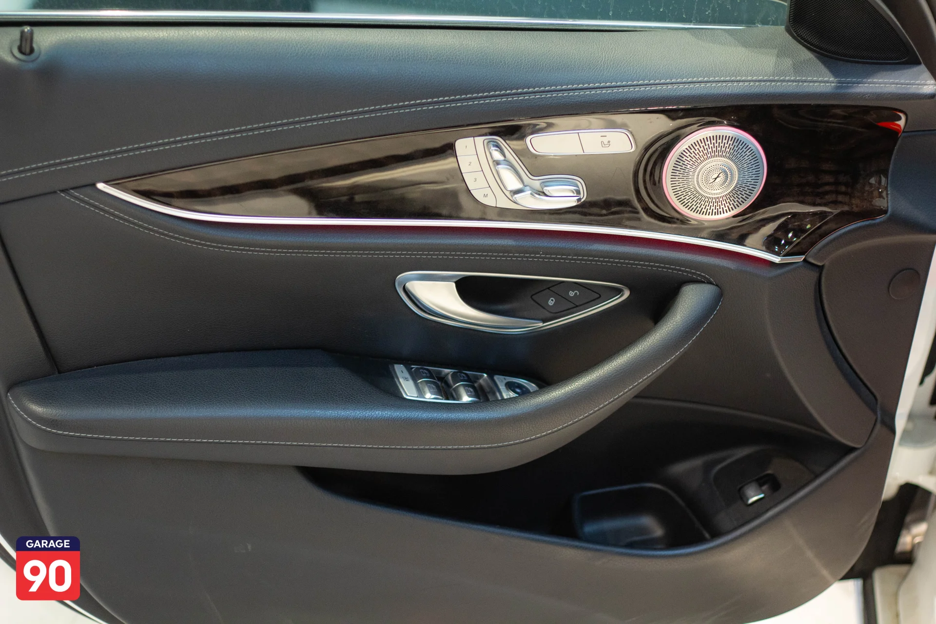 Mercedes E200 Exclusive Wakeel 2020 - صورة 18