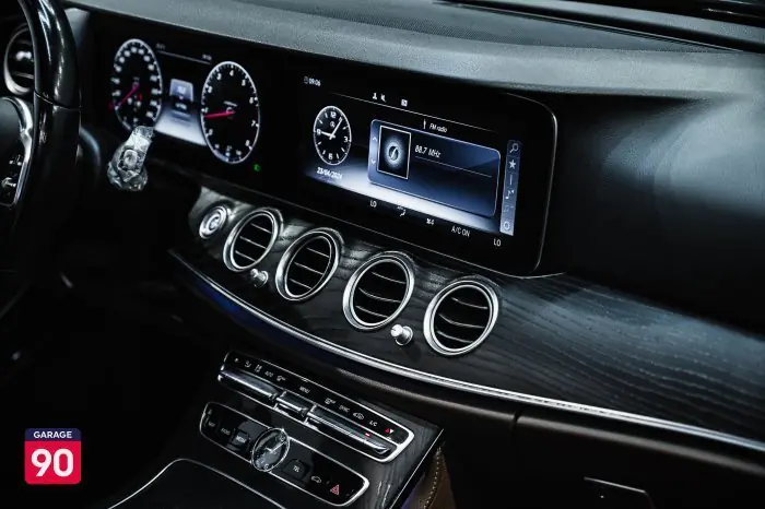 Mercedes-Benz E200 2019 - صورة 10
