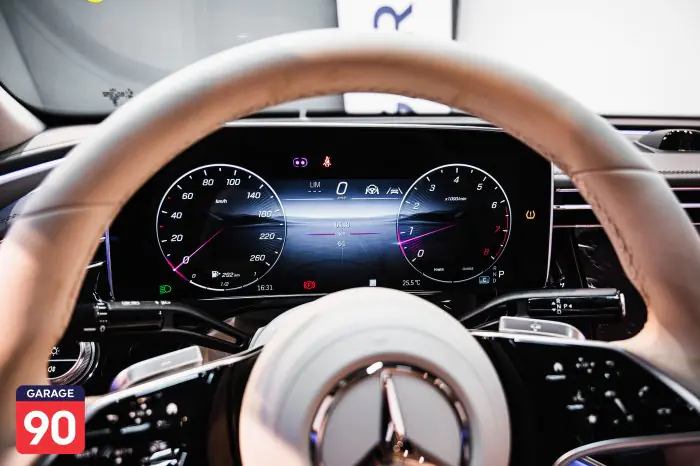 Mercedes-Benz E200 2024 - صورة 14