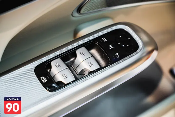 Mercedes-Benz E200 2025 - صورة 17