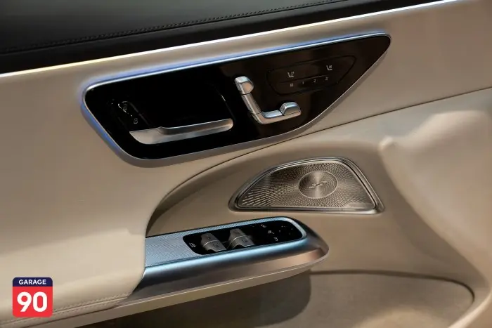 Mercedes-Benz E300 2024 - صورة 21