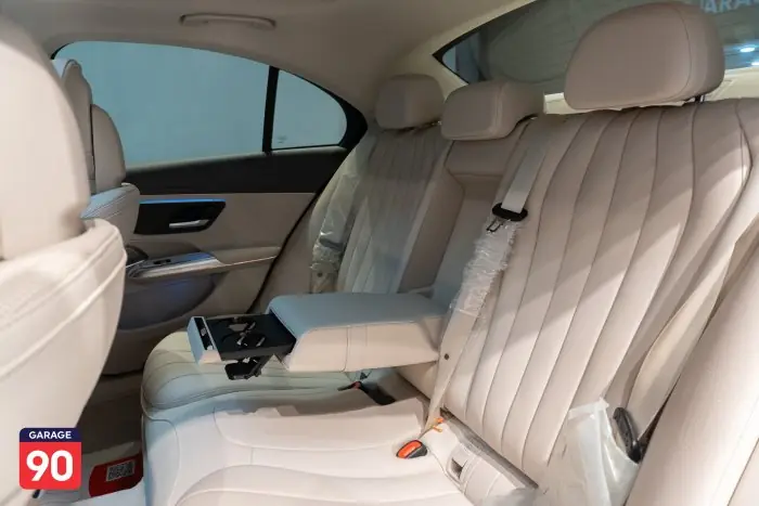 Mercedes-Benz E300 2024 - صورة 12
