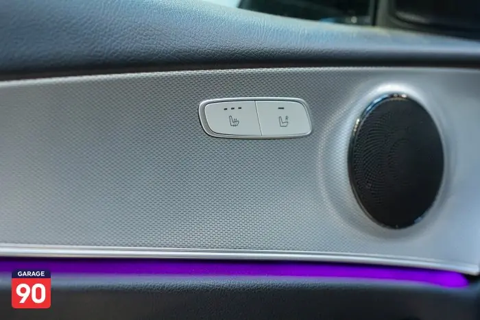 Mercedes-Benz E300 2019 - صورة 17