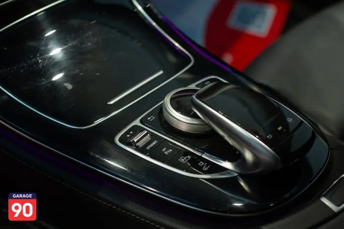 Mercedes-Benz E300 2019 - صورة 14